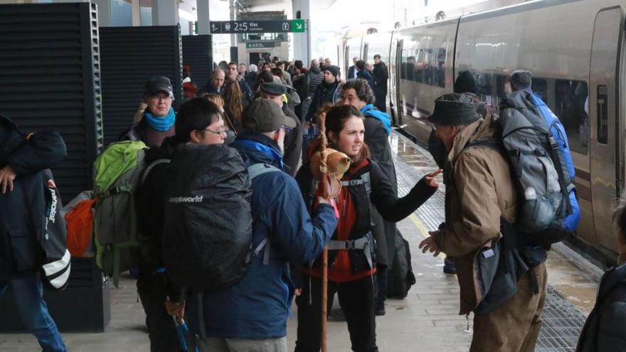 Los viajeros del Alvia a Madrid, reubicados en nuevos trenes