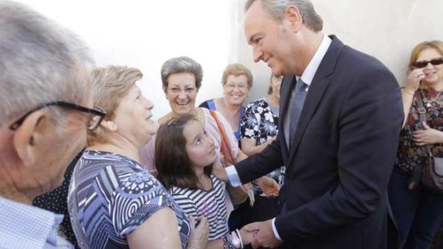 Alberto Fabra, ayer, durante su visita a Navarrés, donde inauguró unas obras.