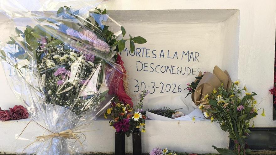 La Formentera más solidaria acompaña a la mujer migrante embarazada en su entierro mientras siguen llegando muertos a la costa