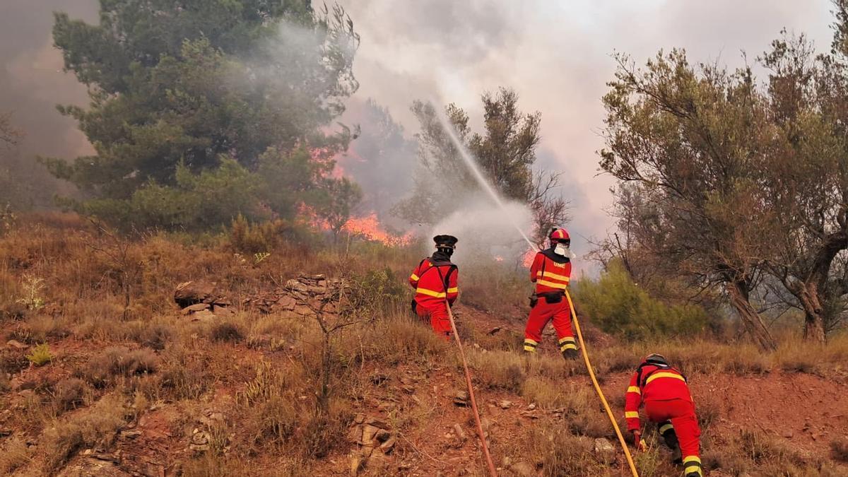El incendio forestal de Segorbe sigue fuera de control tras quemar 423 hectáreas
