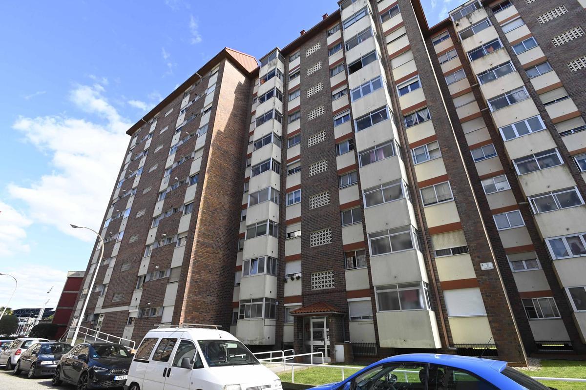 Edificio de la calle Lorient en la que ocurrió el robo. Vigo. Balaídos. 25 marzo 2025