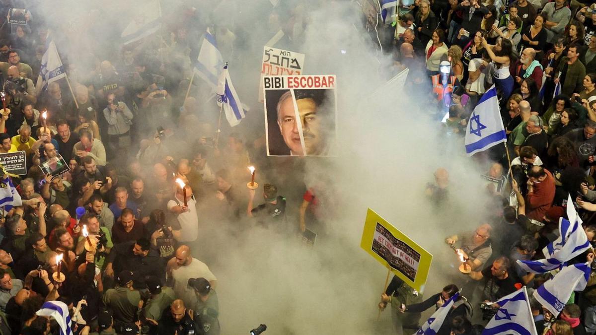 Familiars d’ostatges israelians en mans de Hamàs es manifesten a Tel Aviv, dissabte passat. | JACK GUEZ/ AFP