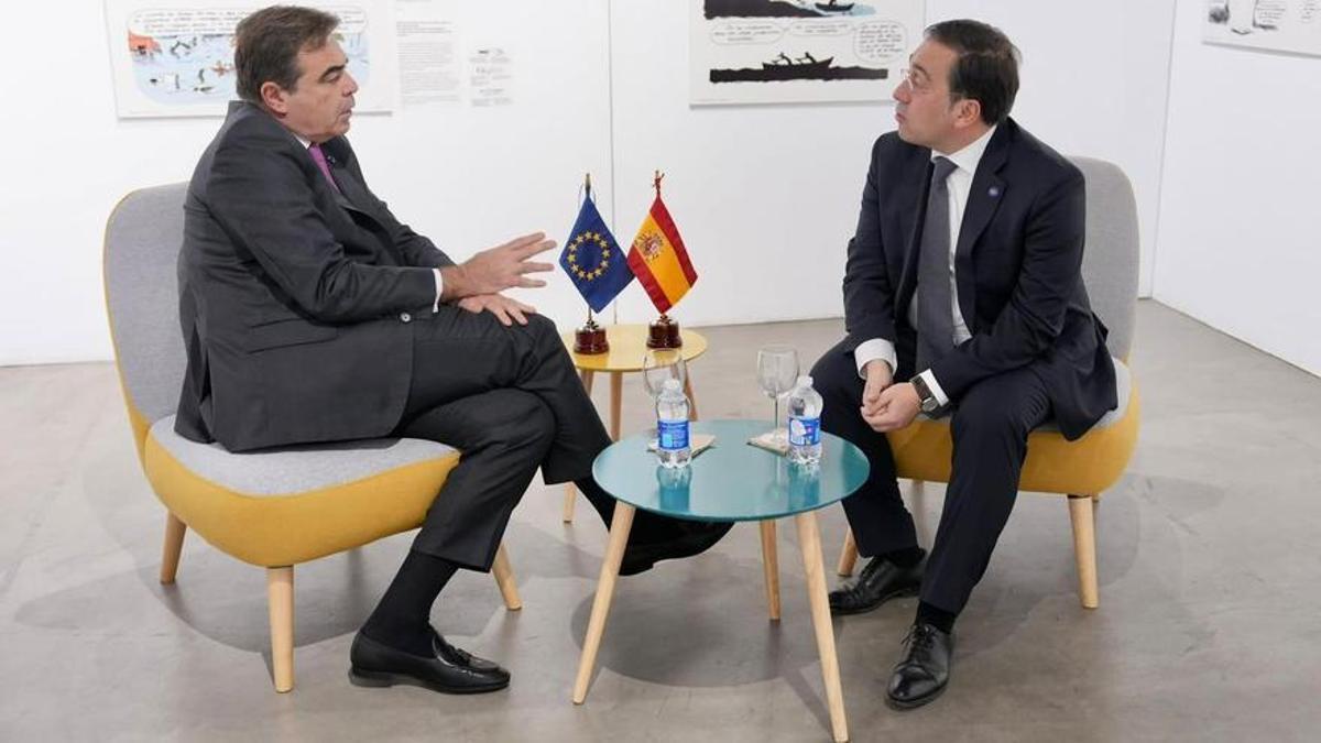 Jose Manuel Albares con Margaritis Schinas en Madrid.
