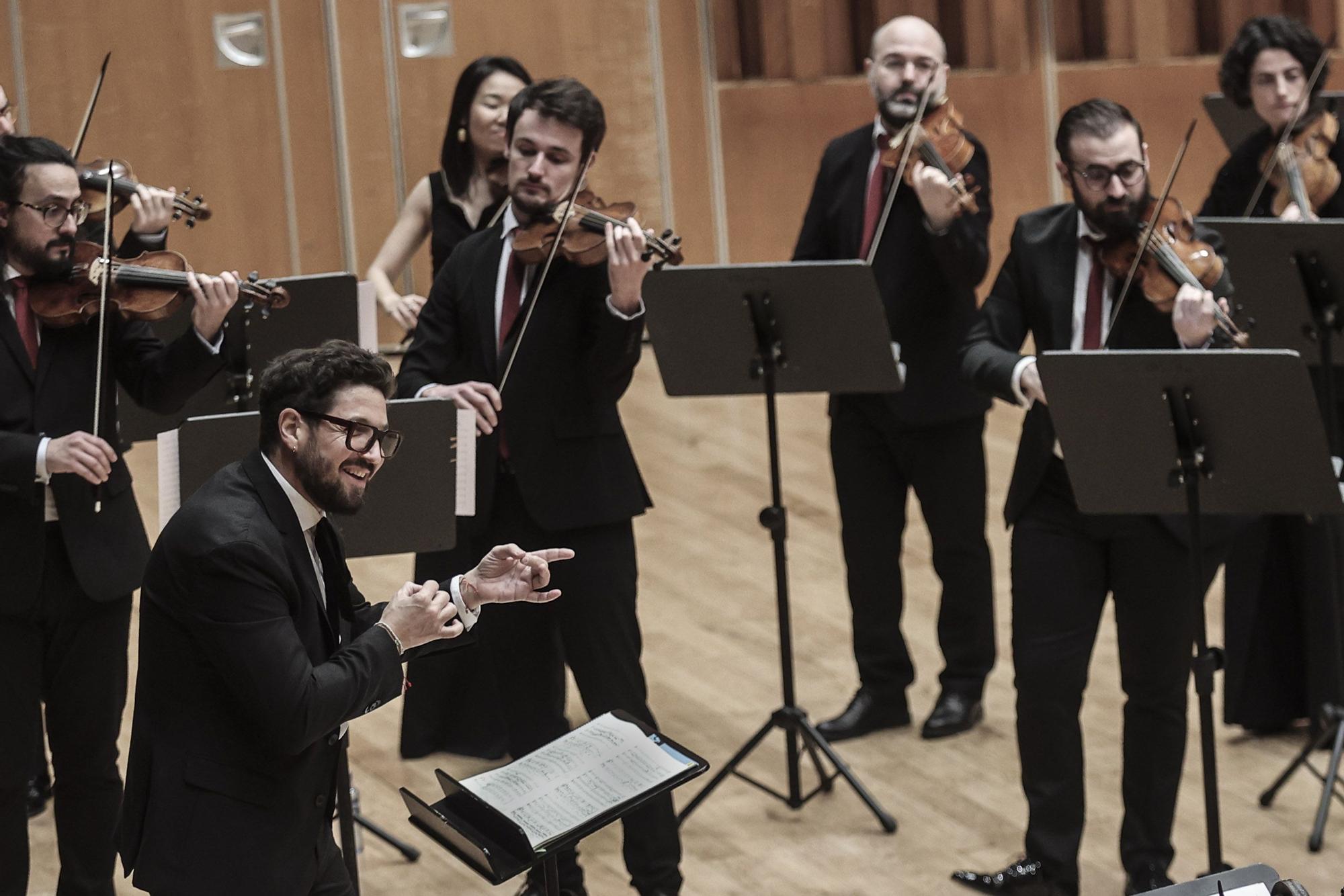 "Forma Antiqva" triunfa en el Auditorio de Oviedo: así fue "Burlesque"