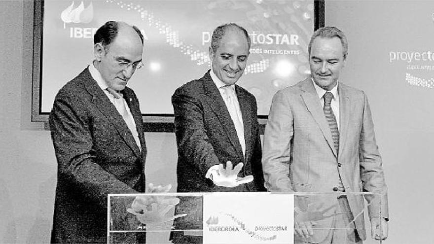 El presidente de Iberdrola, Ignacio Galán, junto al presidente de la Generalitat, Francisco Camps, y el alcalde de Castelló.