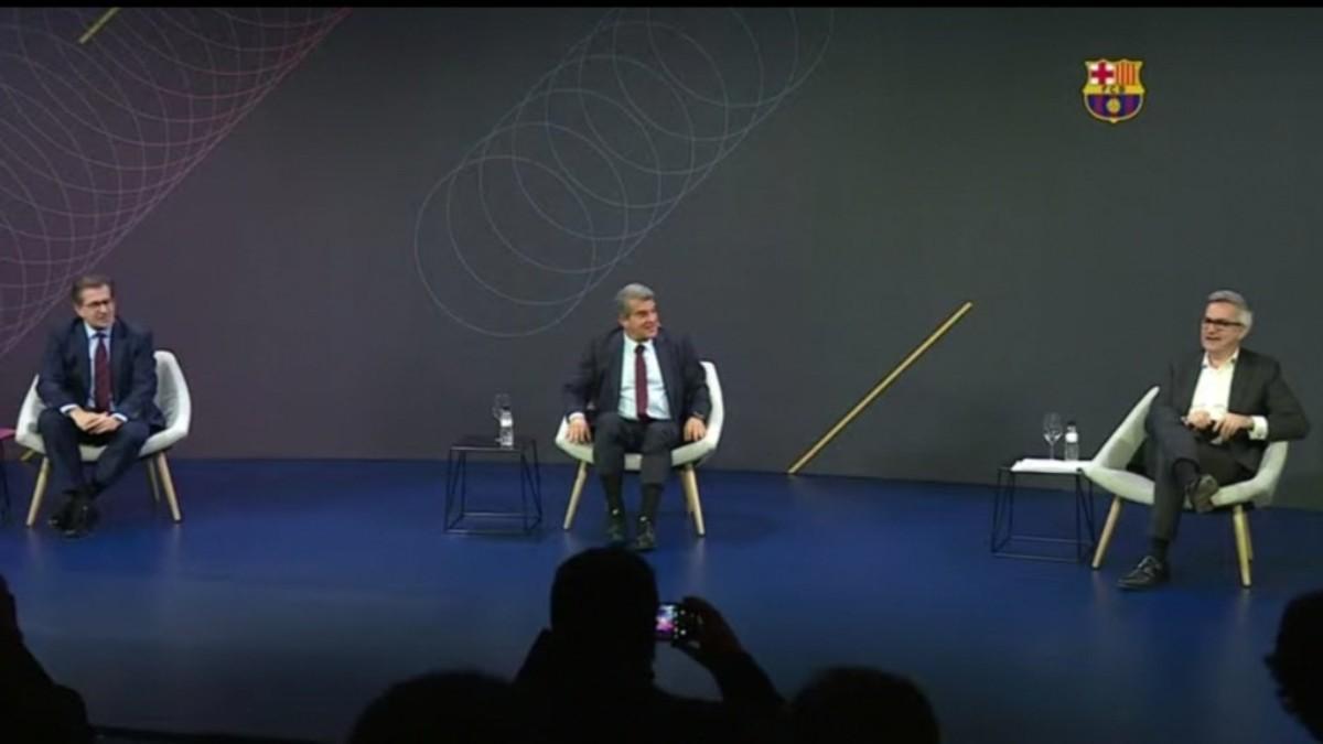 Toni Freixa, Joan Laporta y Víctor Font, en el debate de candidatos a la presidencia del Barça