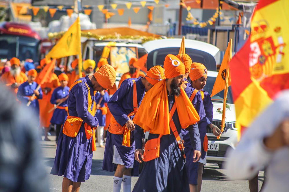 La comunidad Sikh recorre Torrevieja en un colorid