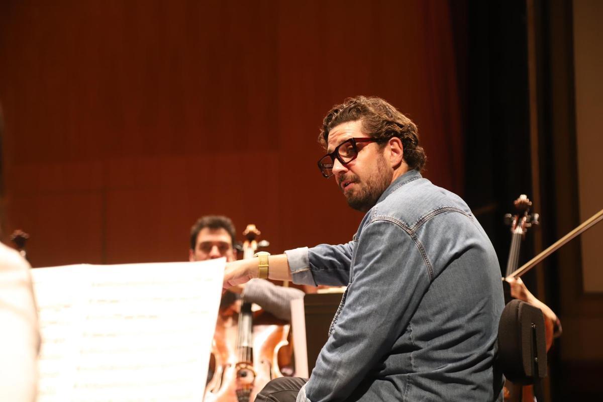Aarón Zapico, durante los ensayos con la Orquesta de Córdoba.