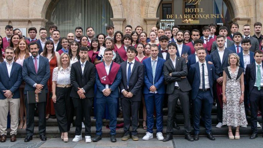 Graduación de más de 70 alumnos del centro Unendo by AFA | LNE