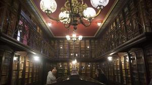 Impresionante sala de lectura de la Biblioteca Arús, construida en 1895.