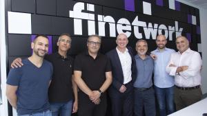 El fundador de Finetwork, Pascual Pérez, junto con el consejero delegado Óscar Vilda y otros miembros del Comité de Dirección de la compañía.