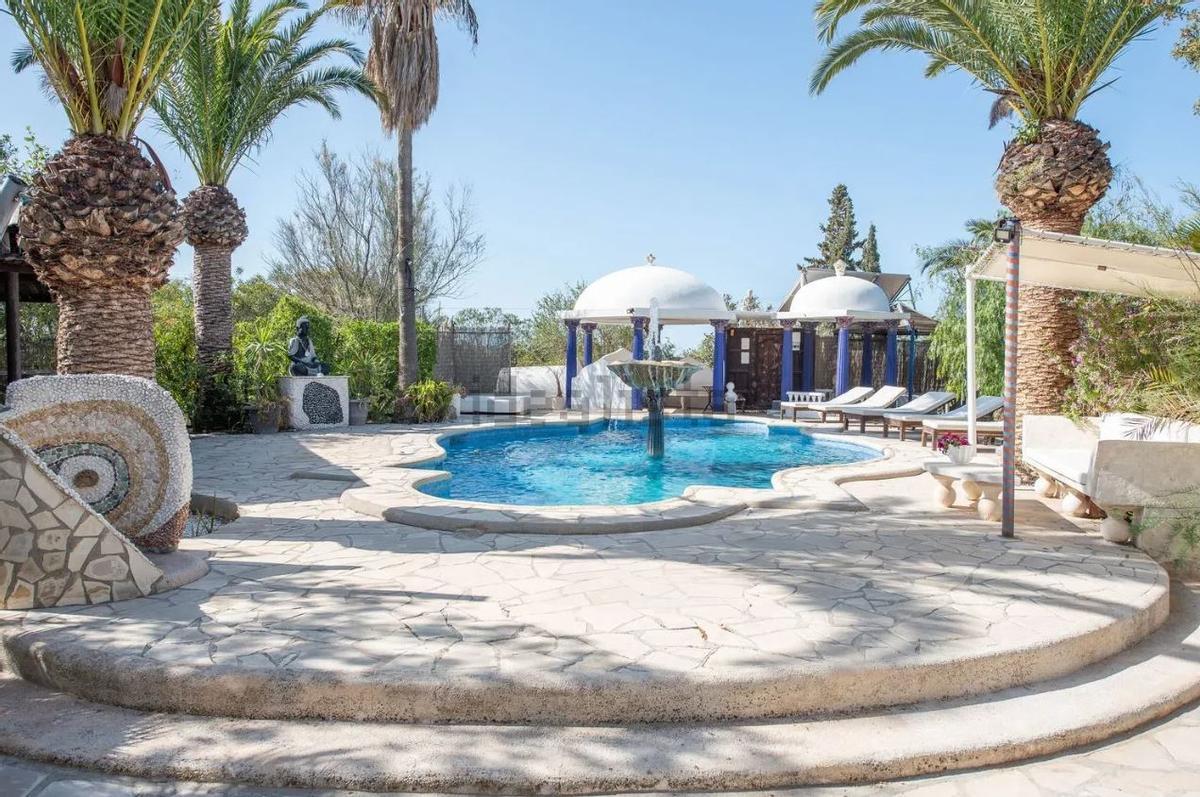 ¿Ibiza o en Santorini? A la venta una peculiar villa de lujo por 3,5 millones en Sant Jordi