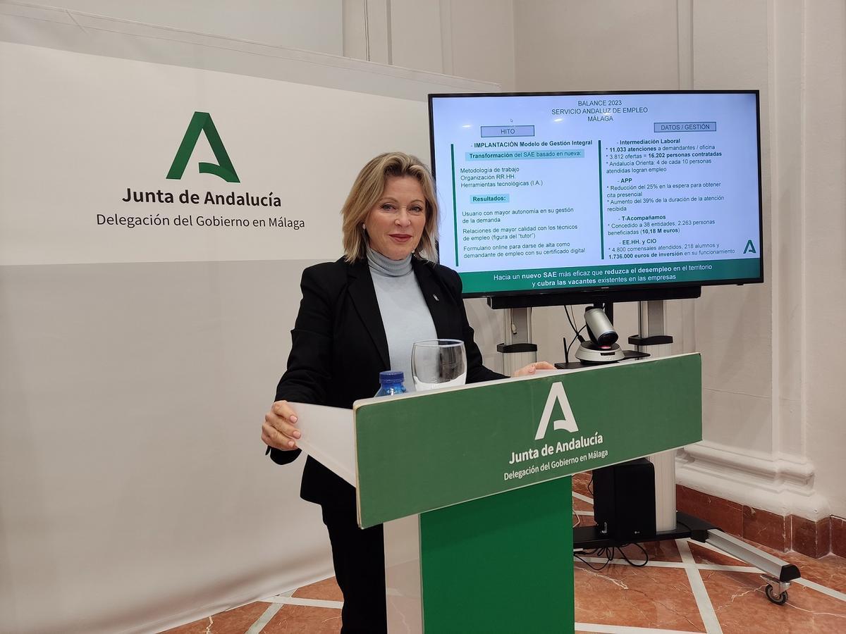 La delegada provincial de Empleo de la Junta de Andalucía, Carmen Sánchez, en el balance anual del SAE.