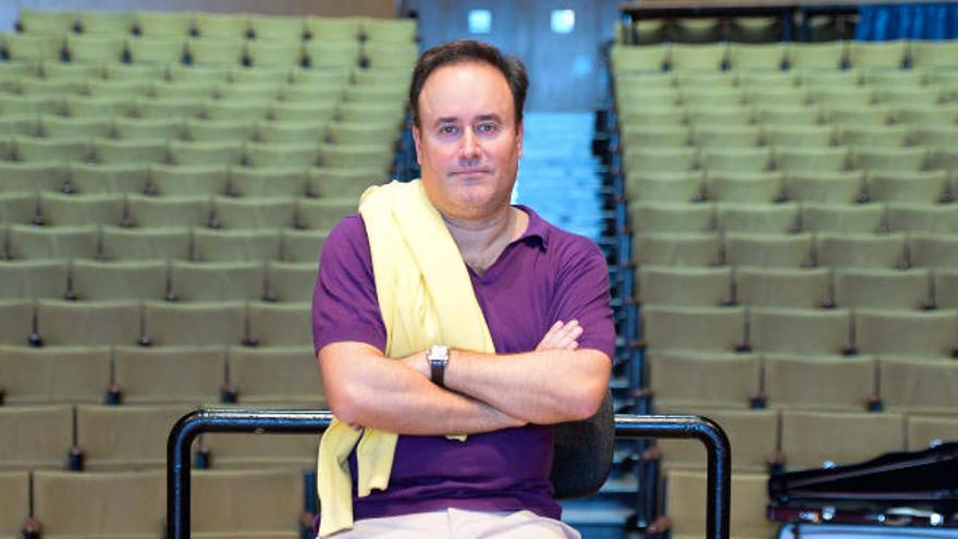 El director Karel Mark Chichon en el Auditorio Allfredo Kraus