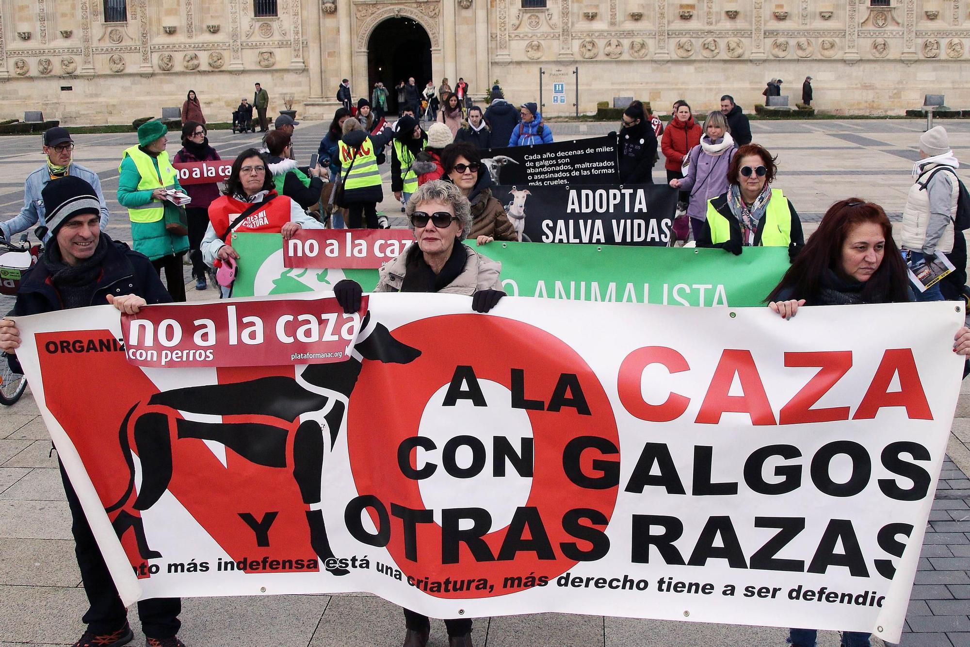 León y Valladolid se movilizan para reclamar una legislación que proteja a los perros usados en la caza