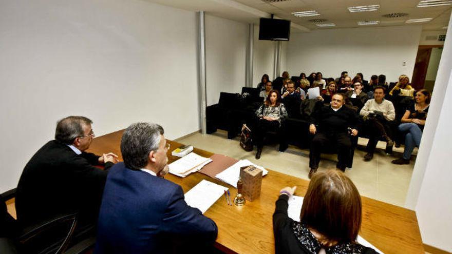 Un momento de la junta de fiscales celebrada ayer en la Audiencia Provincial