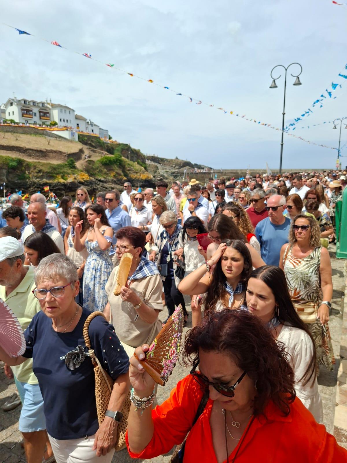 EN IMÁGENES: Tapia de Casariego, a rebosar en la procesión del Carmen