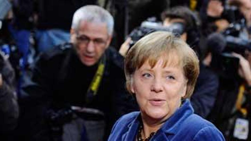Angela Merkel, a su llegada ayer a la sede del Consejo Europeo en Bruselas para participar en la cumbre de los Veintisiete