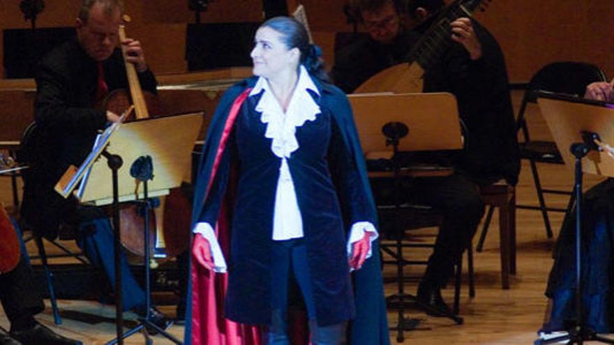 Cecilia Bartoli,  a pie de escenario