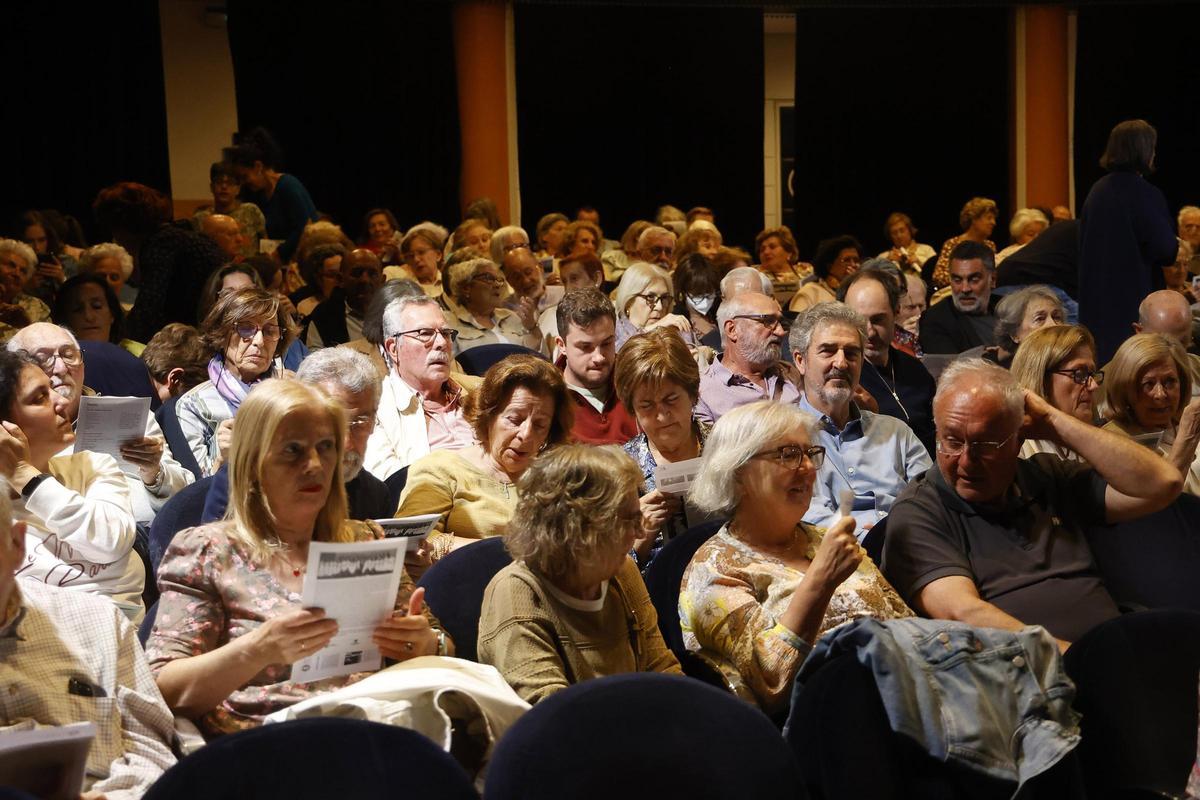Público asistente al evento en el Teatro Principal.