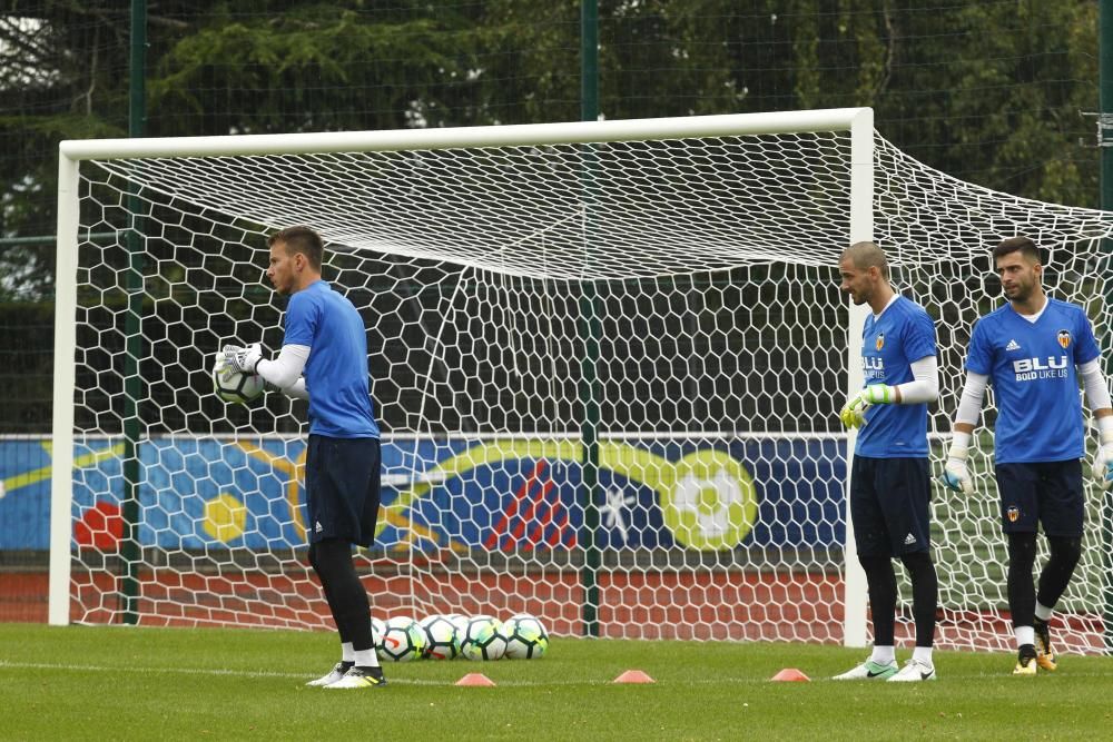 Intenso entrenamiento del Valencia en Évian-les-Bains