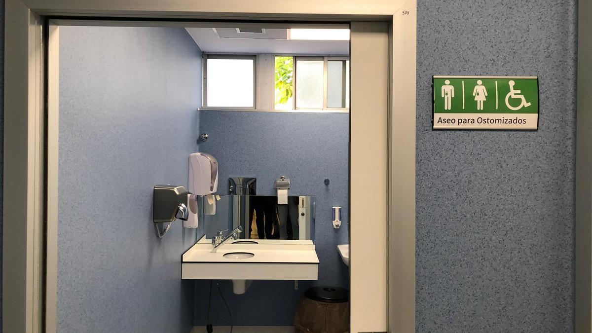 El Hospital Clínico instala un aseo para personas ostomizadas
