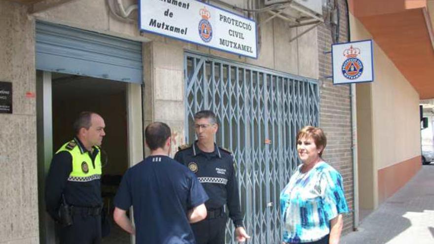 Llorens y Manzano visitaron ayer la nueva sede de Protección Civil.