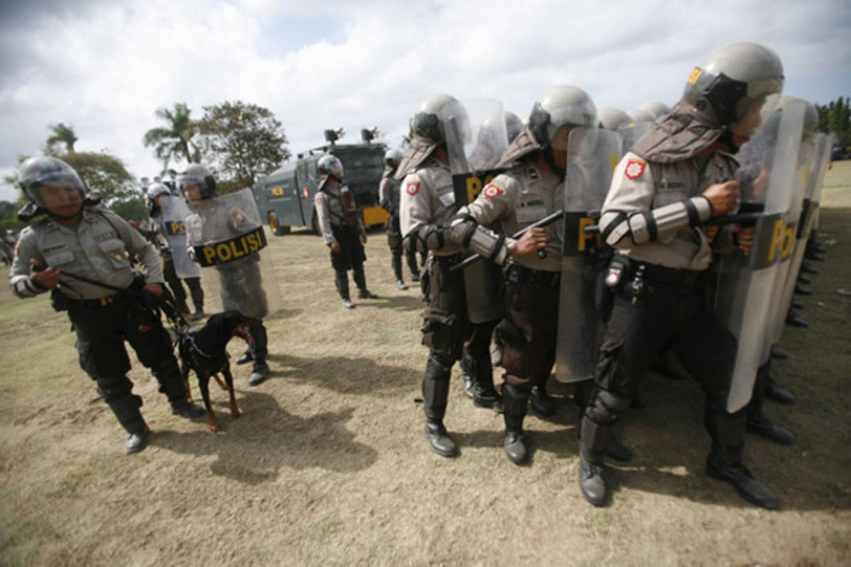 Centenars de policies comencen els preparatius de seguretat per a la celebració de l’Eid al-Fitr a Denpasar (Indonèsia).