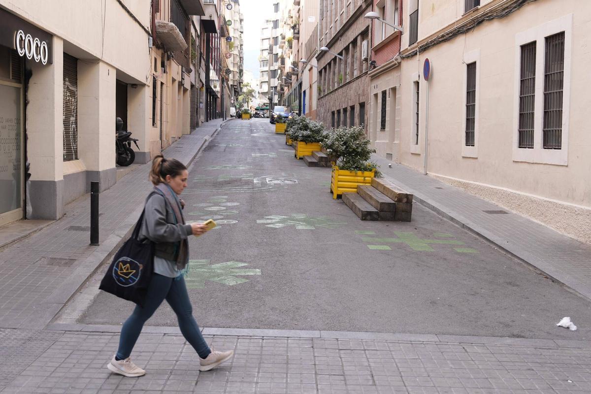 Pacificación provisional de la calle Lincoln entre la calle Madrazo y Laforja, delante del colegio Nuestra Señora de Lurdes