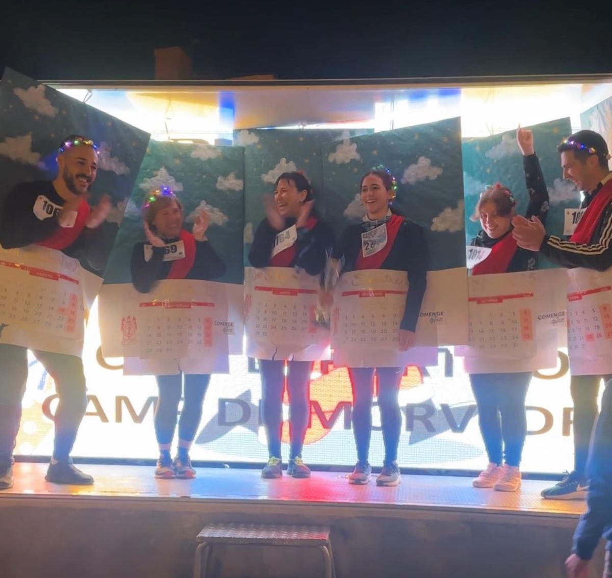 Ganadores del primer premio al disfraz grupal.