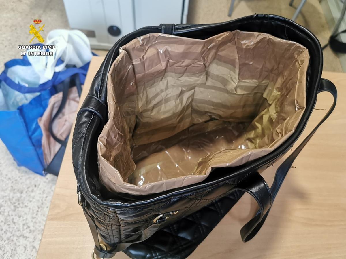 El bolso forrado por dentro con el que los ladrones evitaban que saltaran las alarmas