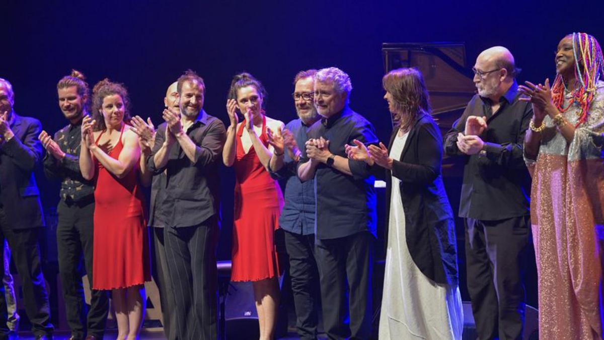 Foto de família al final del concert amb els convidats | MARTA PICH