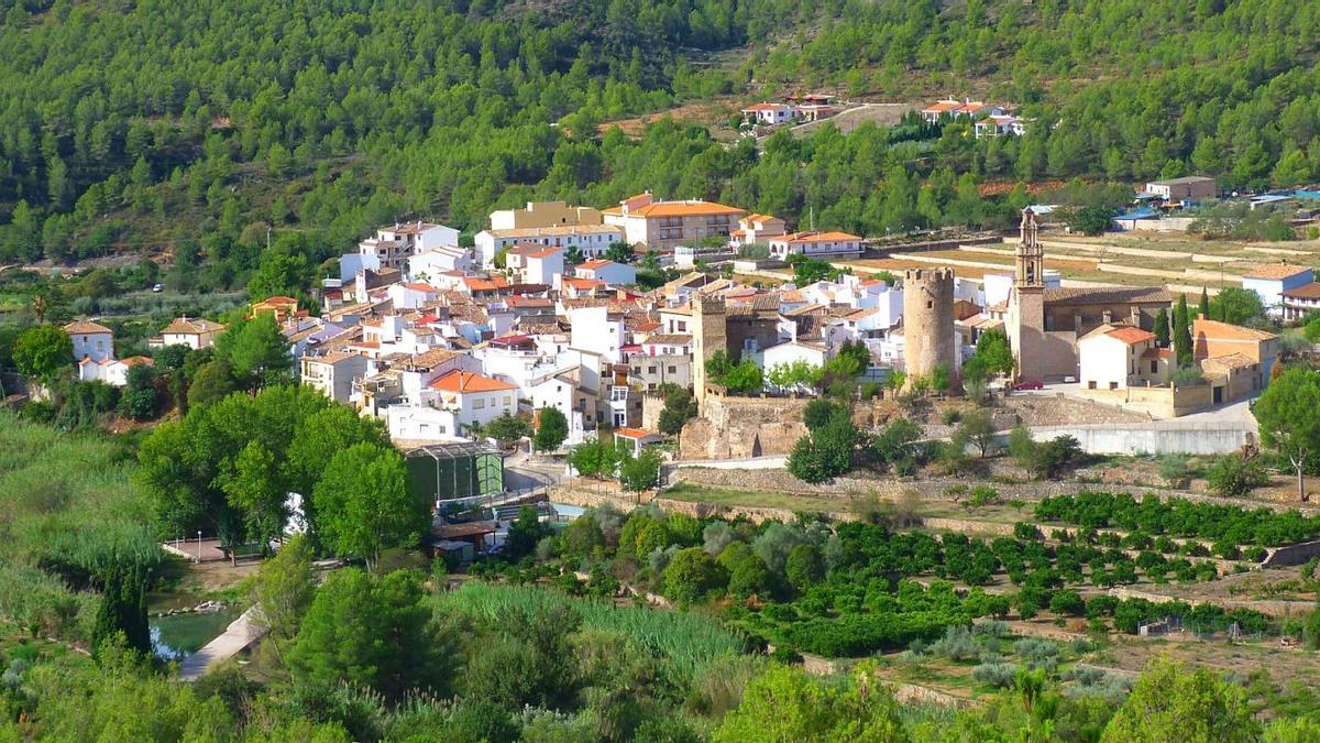 Panorámica de Argelita, que cuenta con unos 150 habitantes censados, cuyo Ayuntamiento apuesta por incrementar el parque municipal de vivienda para fines sociales y mantener a las familias en el pueblo.