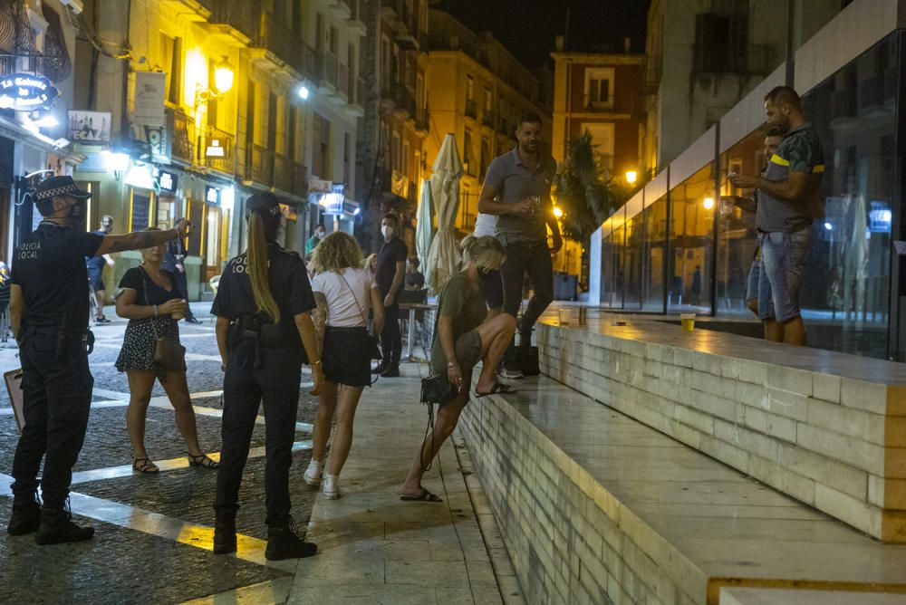 Las dudas de los negocios y de los clientes marcan la primera jornada del aumento de las restricciones en la Comunidad Valenciana en la lucha “nocturna” contra el coronavirus