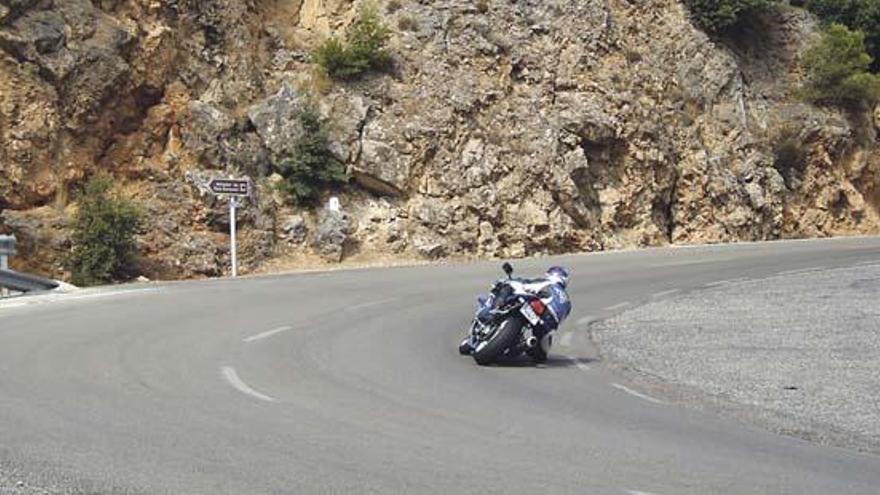 Vor allem am Wochenende rast ein Biker nach dem anderen auf der Ma-10 durchs Gebirge. Für manche endet der Geschwindigkeitsrausch tödlich.