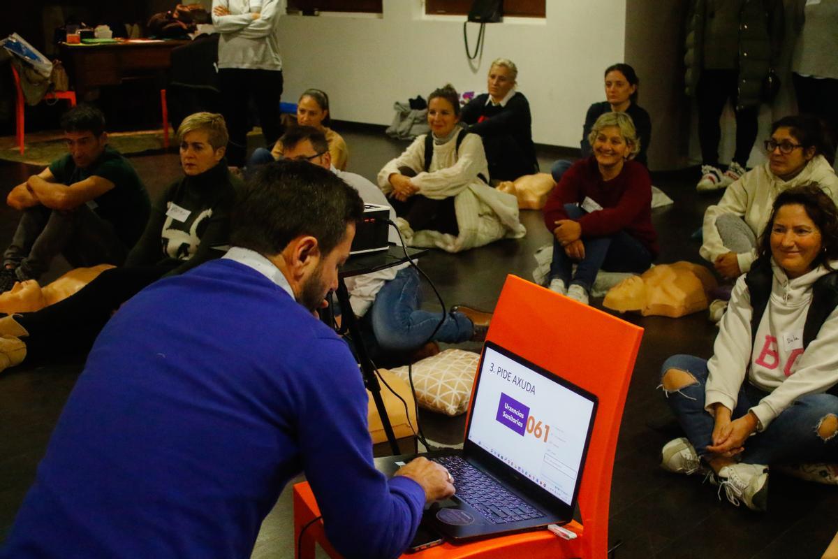 El alcalde, Samuel Lago, acudió al taller