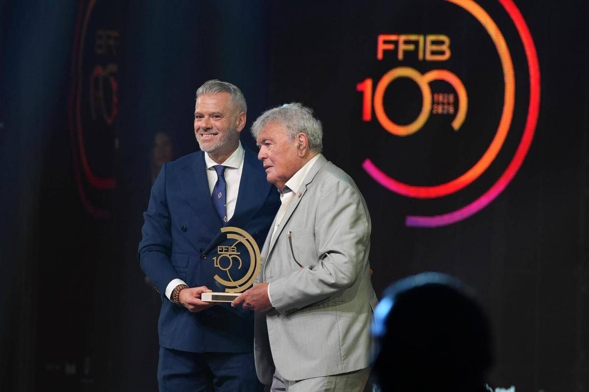 La FFIB ha reconocido a los clubes, jugadores y personas que han ayudado a contruir y fomentar el fútbol en Baleares La FFIB ha reconocido a los clubes, jugadores y personas que han ayudado a contruir y fomentar el fútbol en Baleares
