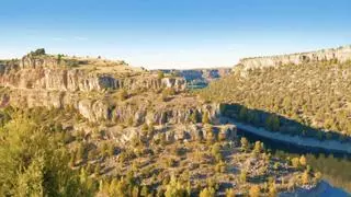 Un cañón milenario y un puente de piedra medieval: la ruta de senderismo perfecta para otoño está en Segovia
