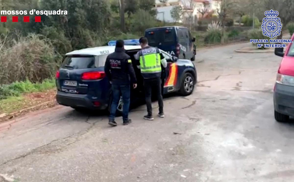 Cau al Maresme una banda que llogava cases i naus per cultivar-hi marihuana Cau al Maresme una banda que llogava cases i naus per cultivar-hi marihuana