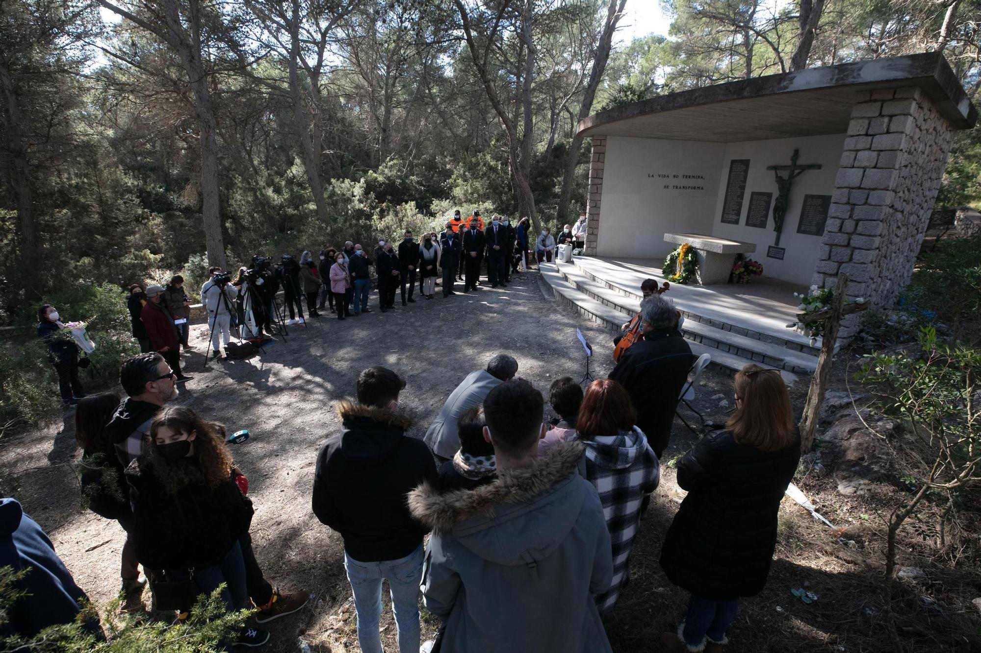 Homenaje a las víctimas del accidente aéreo de ses Roques Altes