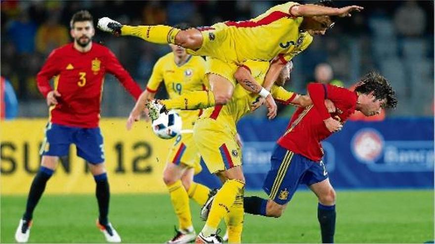 El jugador del Barça Sergi Roberto va debutar amb la selecció espanyola absoluta com a titular.