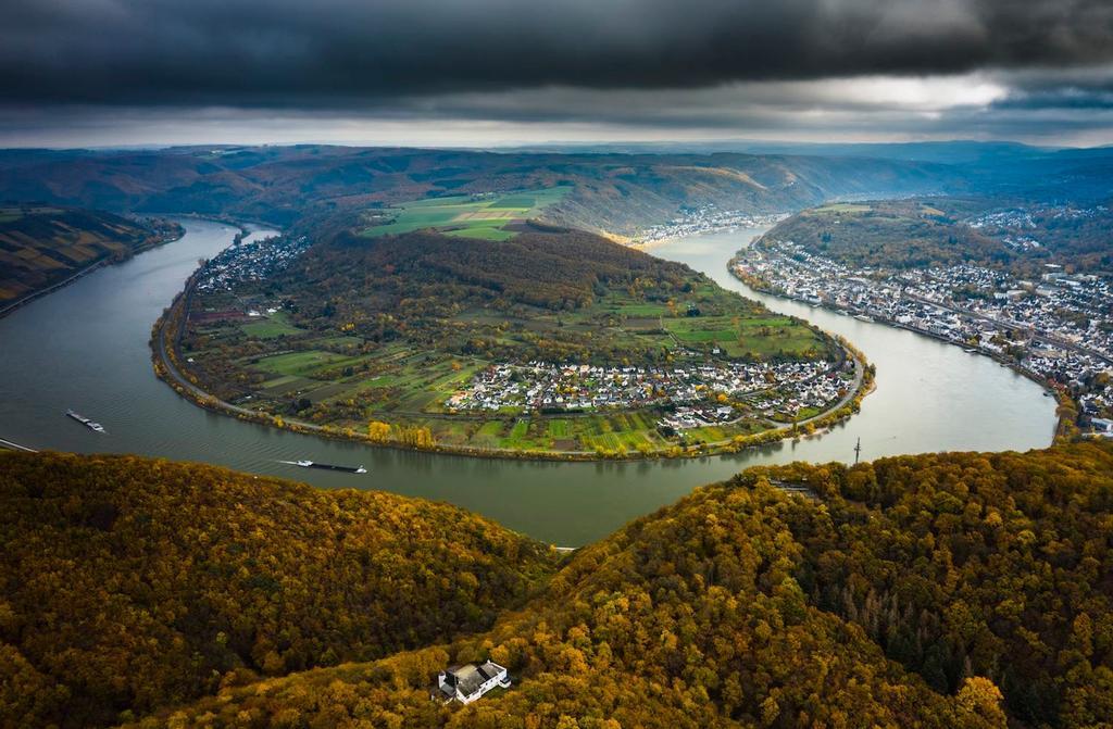 Rhine River Bend in Germany Rin Romántico