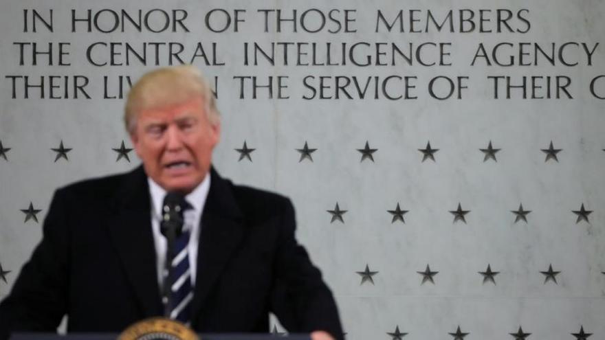 Trump muestra su admiración por la CIA tras sus insultos previos