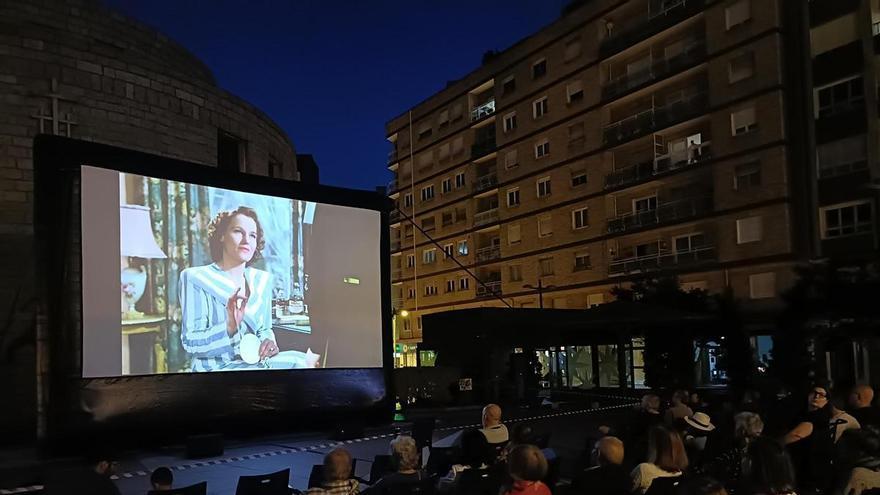 El cine itinerante y las rutas teatralizadas por el Campoamor marcan la agenda cultural de Oviedo hasta el 14 de agosto