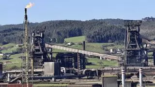 ¿Qué pasa en Arcelor? Preocupación en parte de la plantilla tras cuatro meses de incidentes, con varios incendios y una vería