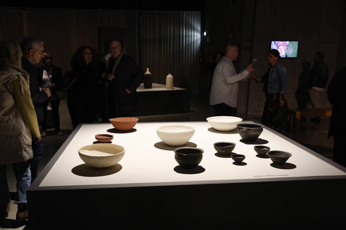 La inauguración de la muestra sobre la cerámica negra de Llamas del Mouro, en imágenes La inauguración de la muestra sobre la cerámica negra de Llamas del Mouro, en imágenes