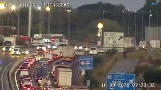 Un accidente en la A-7 obliga a cortar un carril a la altura de Picassent y complica el tráfico de este miércoles