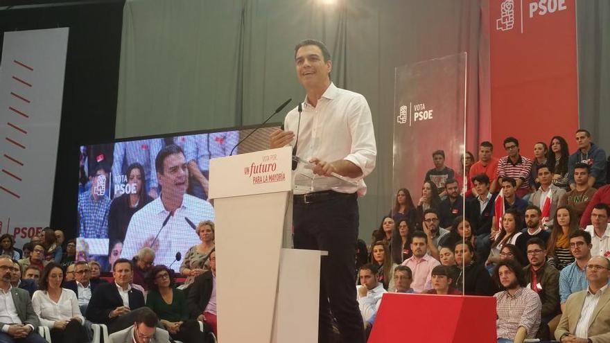 Pedro Sánchez durante su mitin en el Príncipe de Asturias de Murcia