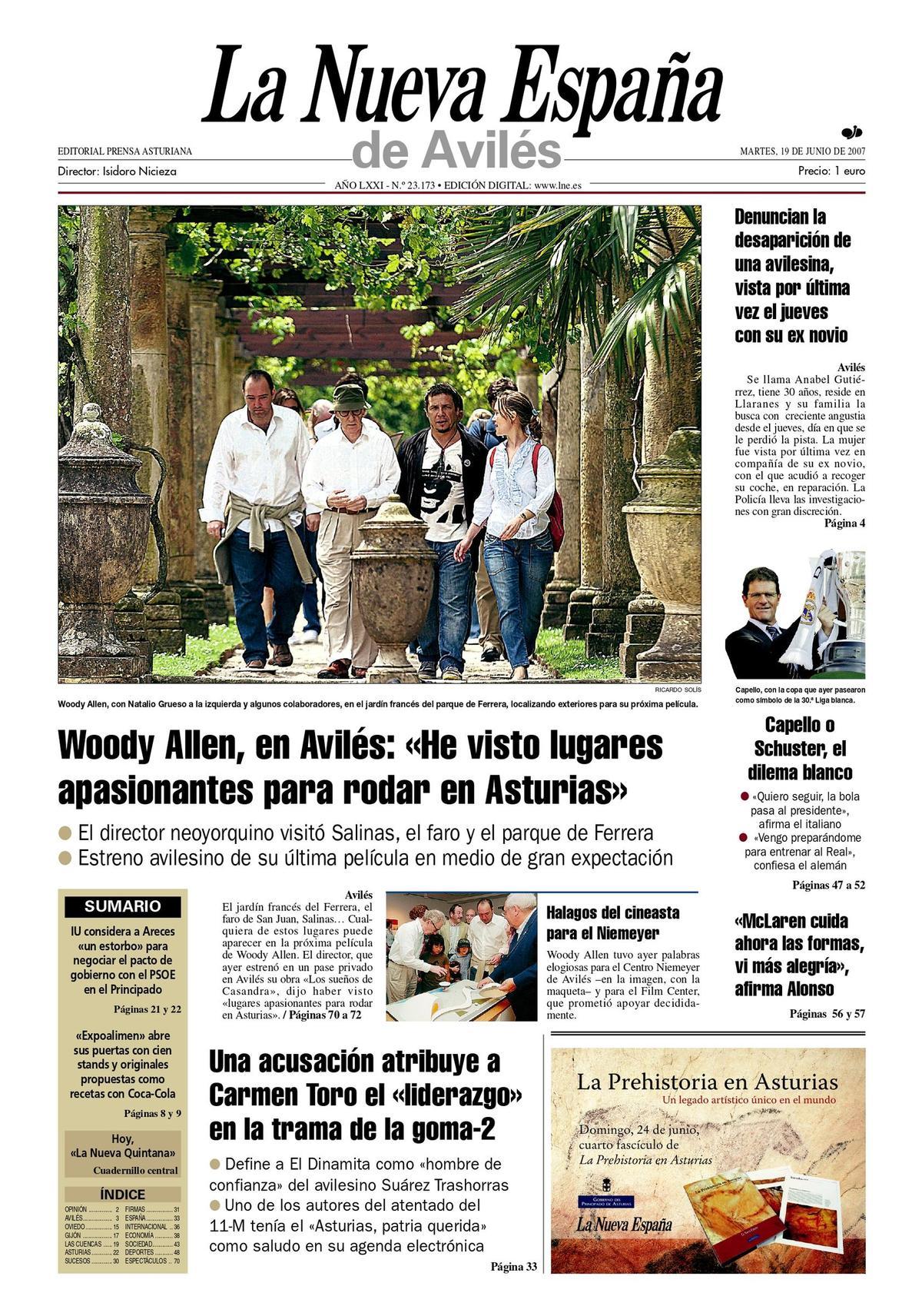 Portada de La Nueva España del 19 de junio de 2007, en la que se ve a Woody Allen junto a Natalio Grueso en el jardín francés