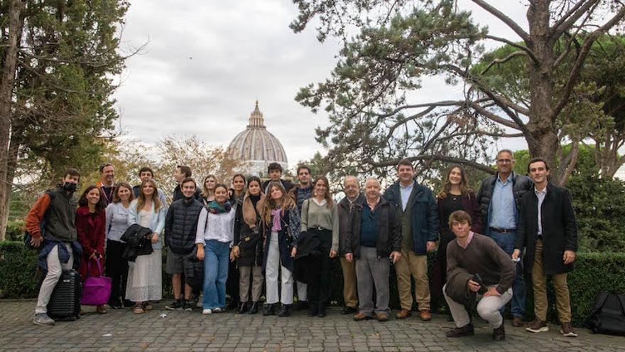 Alumnos de las universidades Loyola Andalucía y Loyola Chicago durante su reunión en Roma.